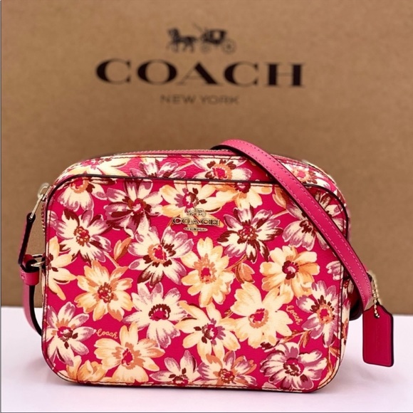 Coach Mini Camera Bag Crossbody Bag
Vintage Daisy Pink - Picture 12 of 12